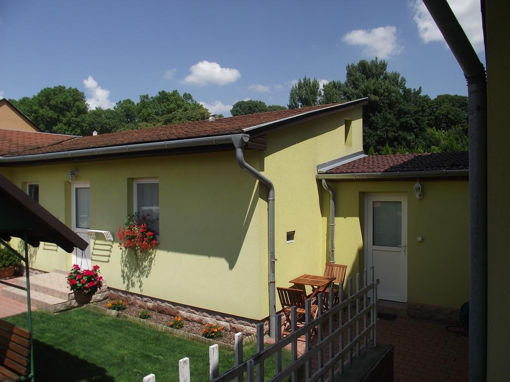 Apartman Kaszás Garden Mosonmagyaróvár Habitación foto